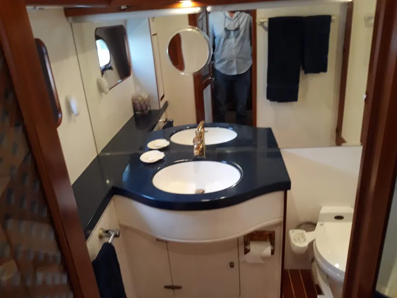 1998 Hyatt Motor Yacht