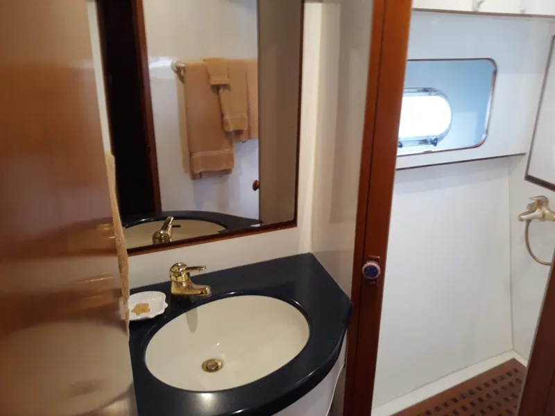 1998 Hyatt Motor Yacht