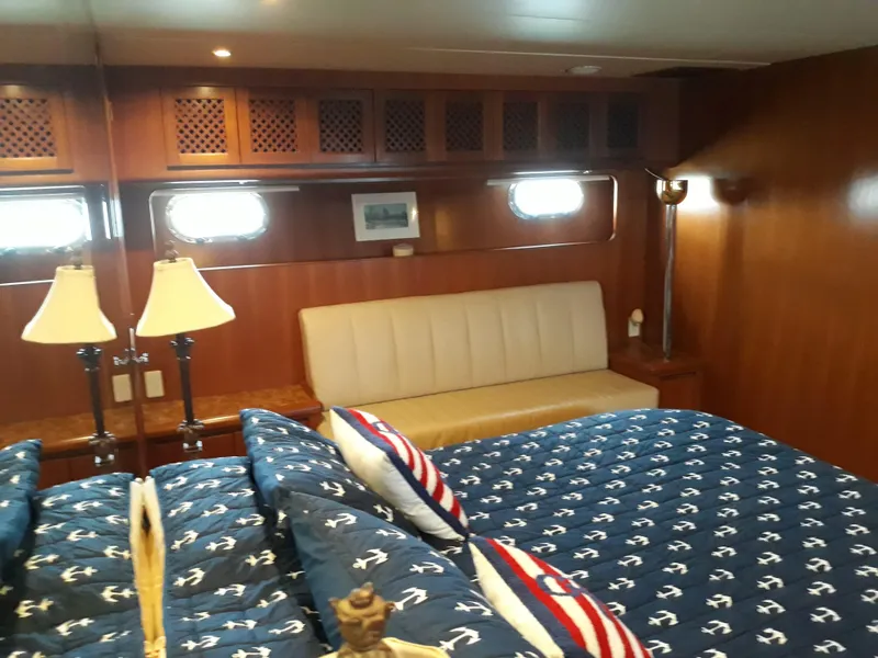 1998 Hyatt Motor Yacht