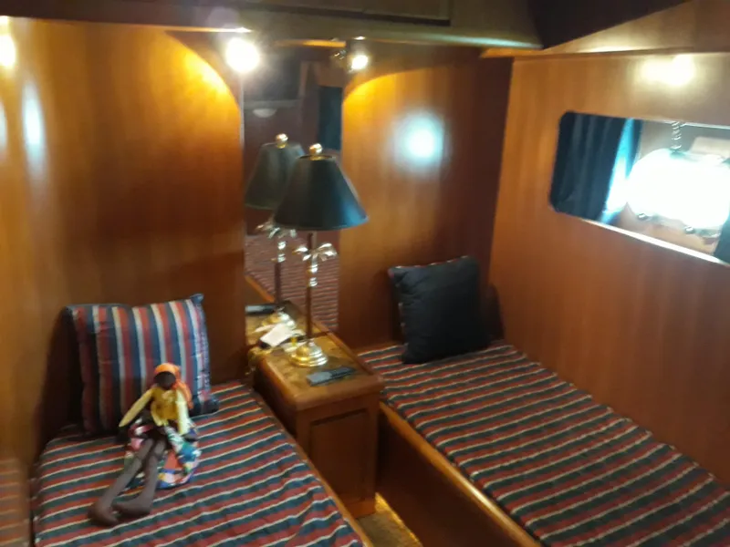 1998 Hyatt Motor Yacht