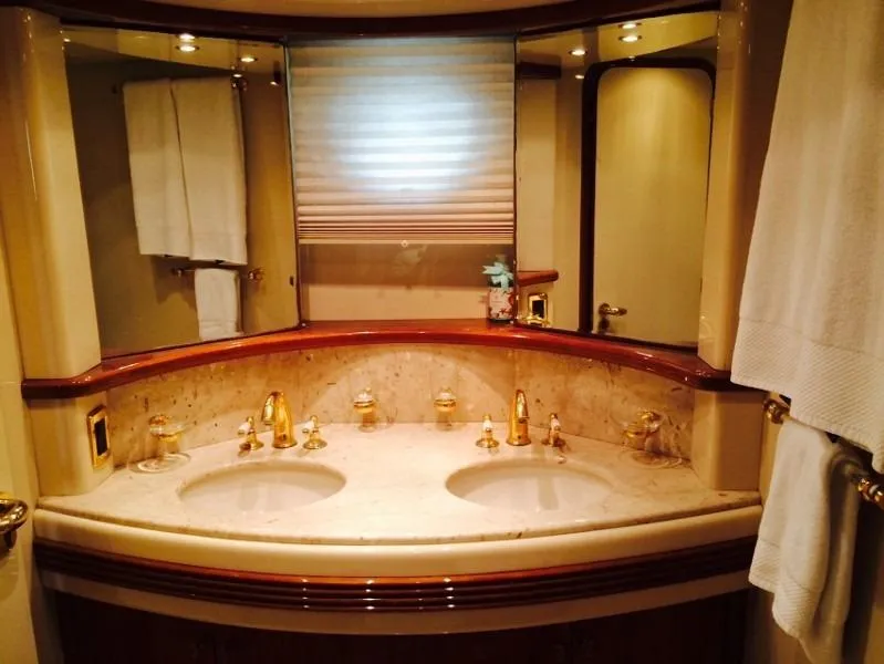2002 Azimut 80 Carat