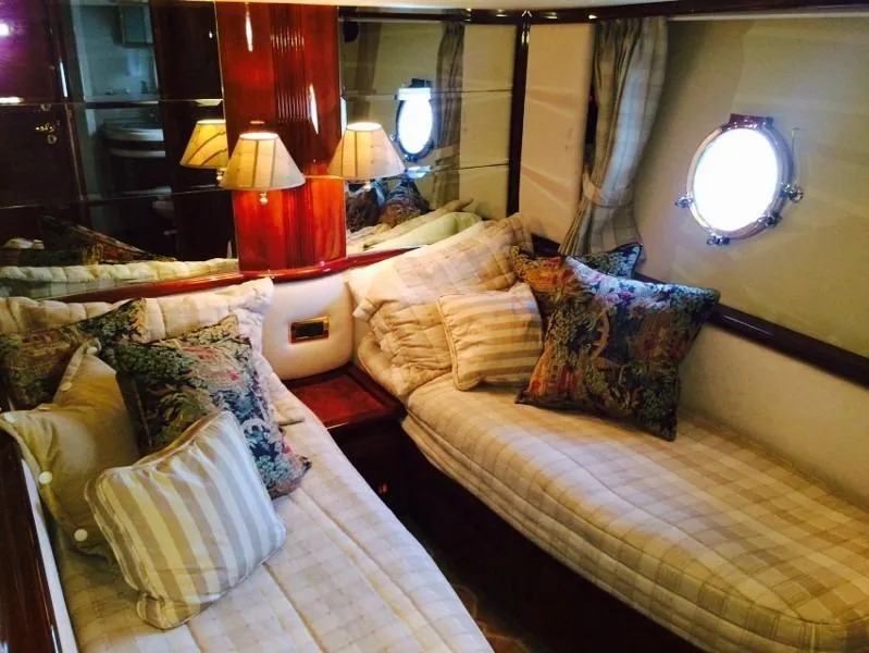 2002 Azimut 80 Carat