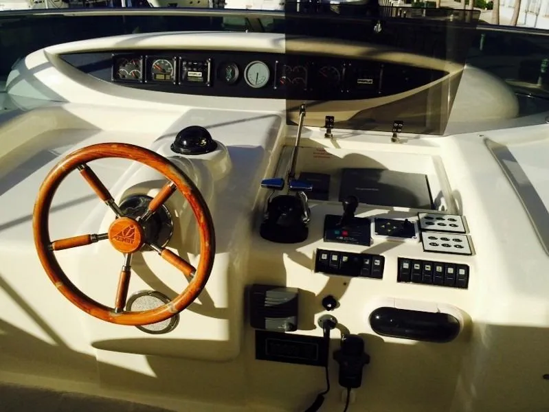 2002 Azimut 80 Carat