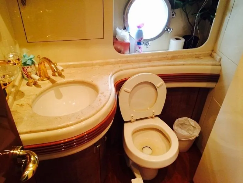 2002 Azimut 80 Carat