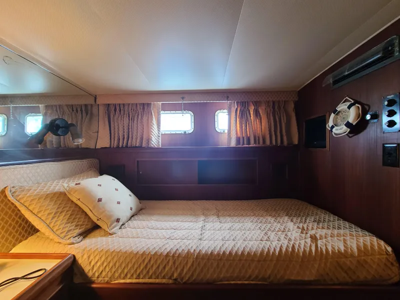 1983 Hatteras Motor Yacht