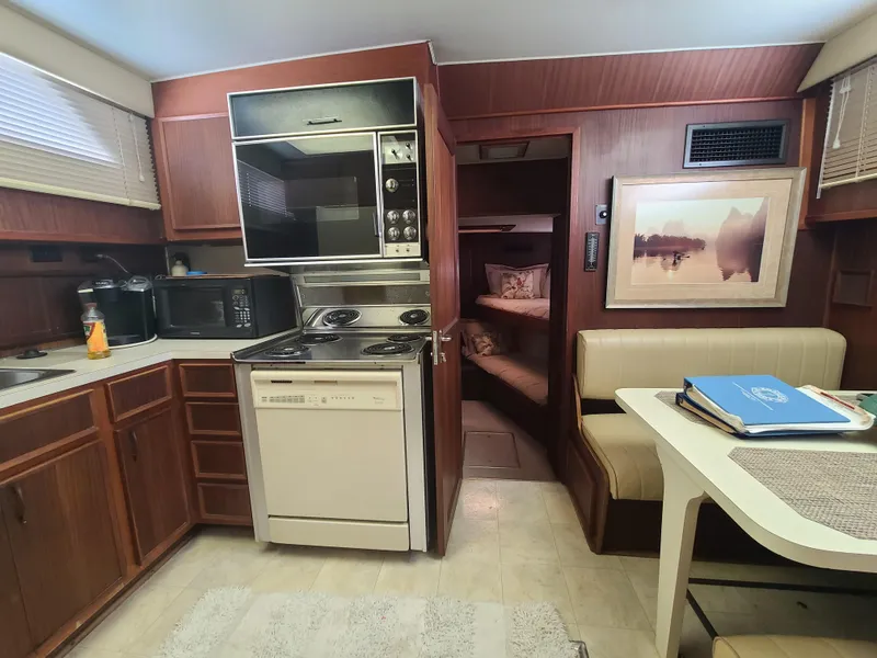 1983 Hatteras Motor Yacht