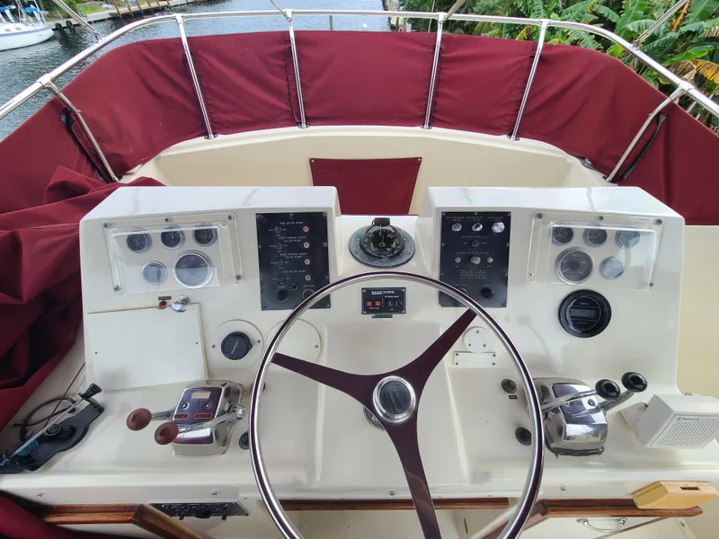 1983 Hatteras Motor Yacht