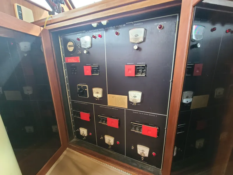 1983 Hatteras Motor Yacht