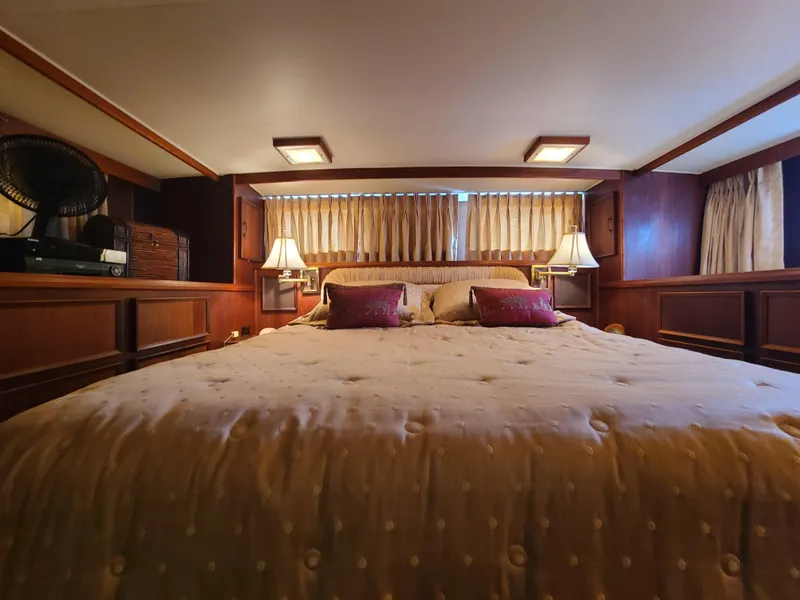 1983 Hatteras Motor Yacht