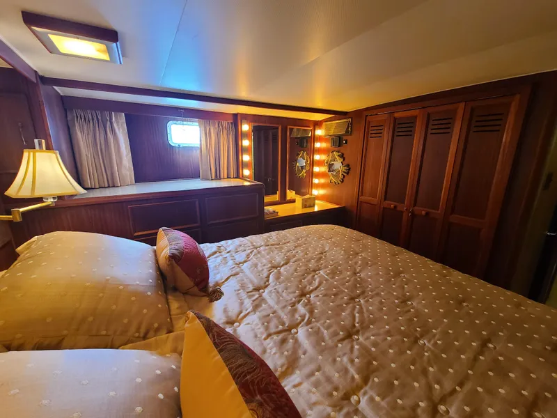 1983 Hatteras Motor Yacht