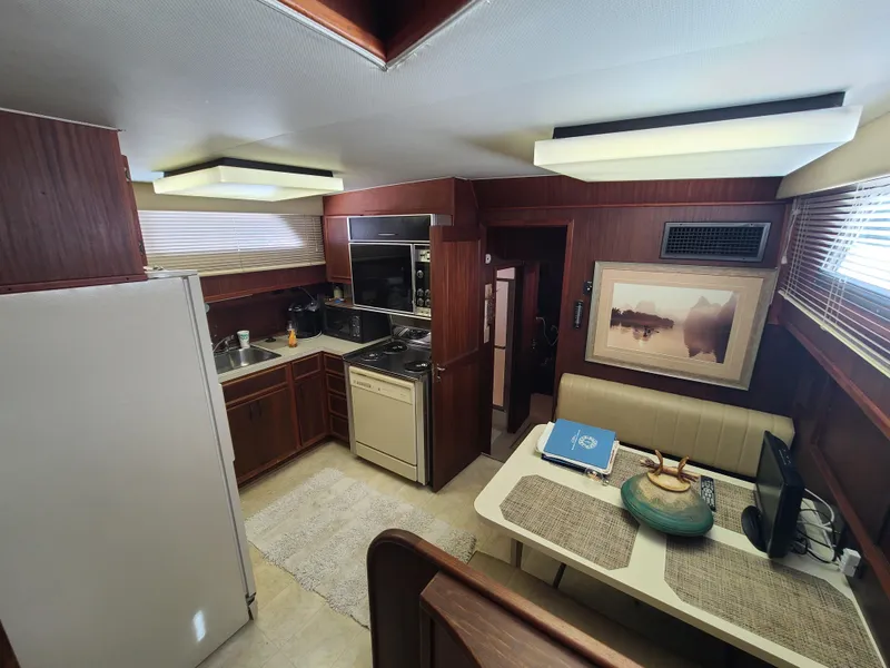1983 Hatteras Motor Yacht