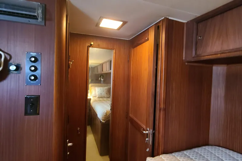 1983 Hatteras Motor Yacht