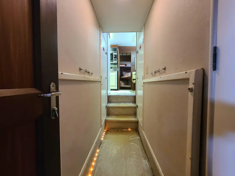 1983 Hatteras Motor Yacht