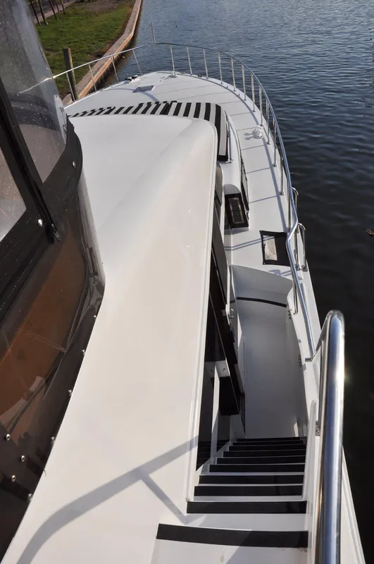 1988 Cheoy Lee Yachts 