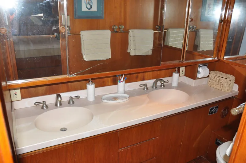 1988 Cheoy Lee Yachts 
