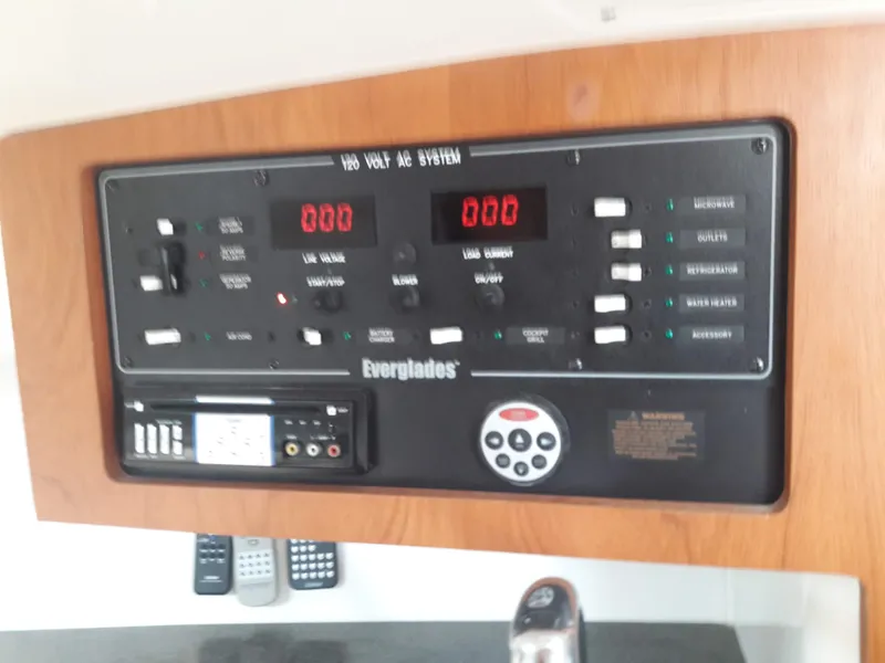 2008 Everglades 350LX