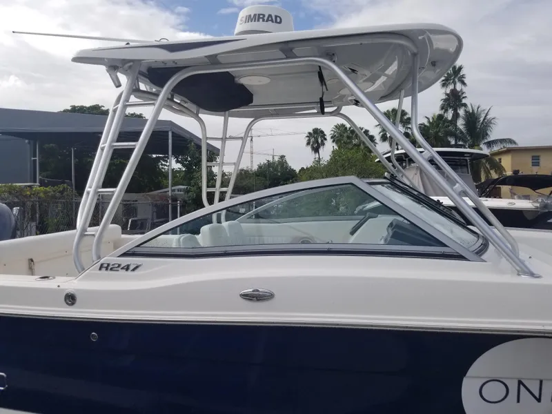 2015 Robalo R247 Dual Console