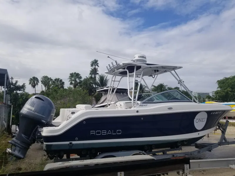 2015 Robalo R247 Dual Console