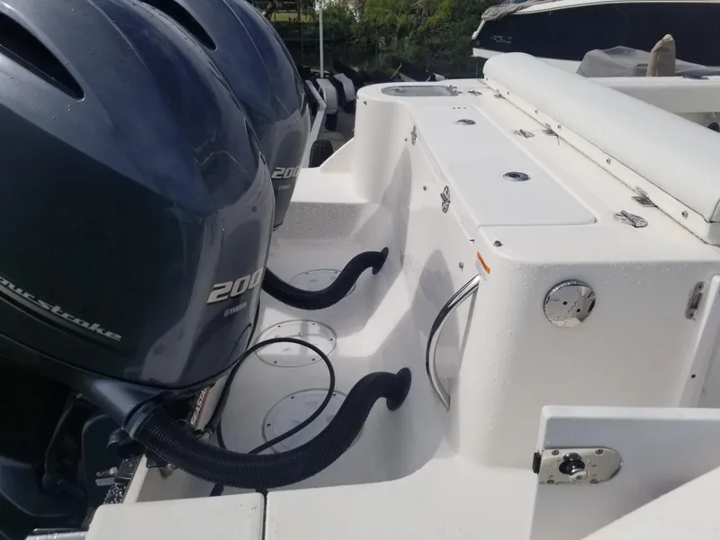 2015 Robalo R247 Dual Console