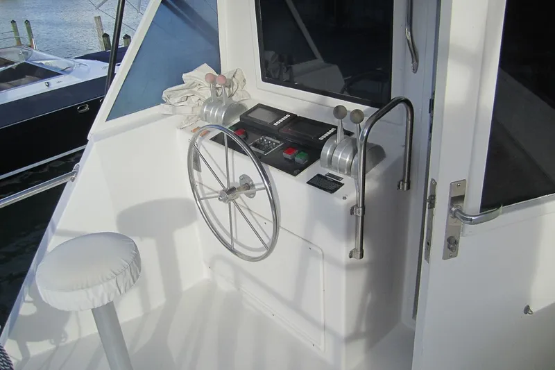 1995 Hatteras - One owner yacht Enclosed Bridge