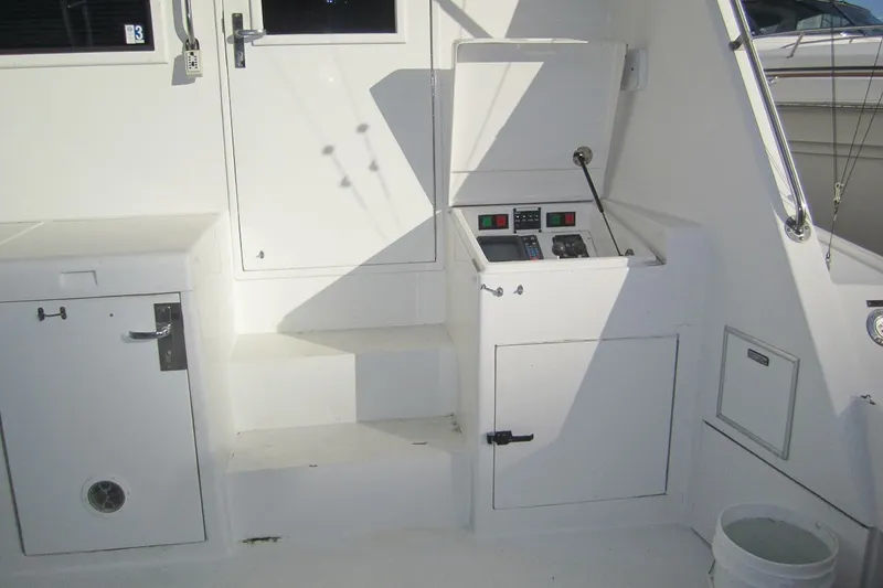 1995 Hatteras - One owner yacht Enclosed Bridge