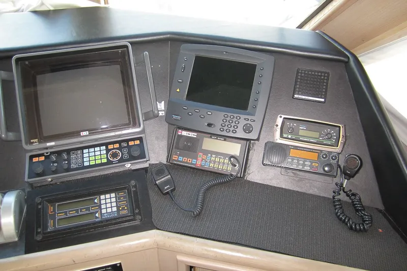 1995 Hatteras - One owner yacht Enclosed Bridge