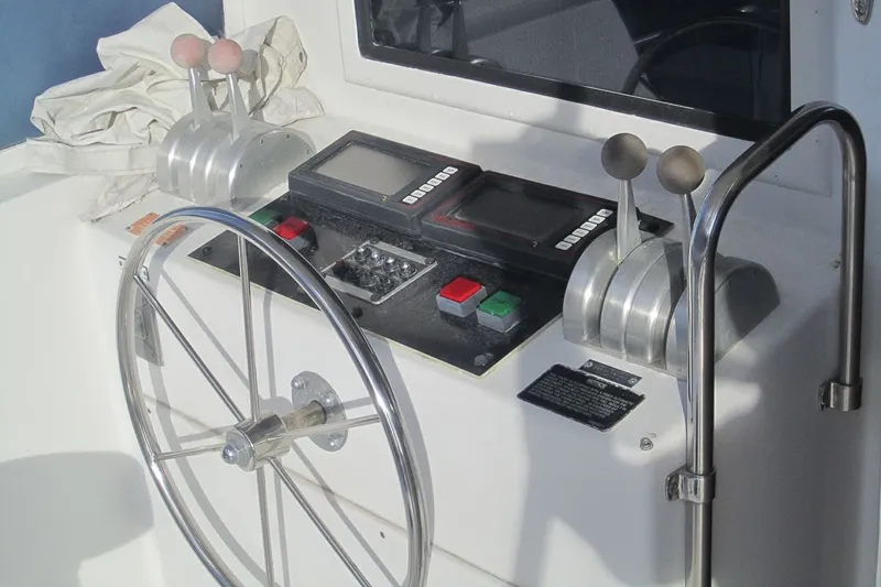 1995 Hatteras - One owner yacht Enclosed Bridge