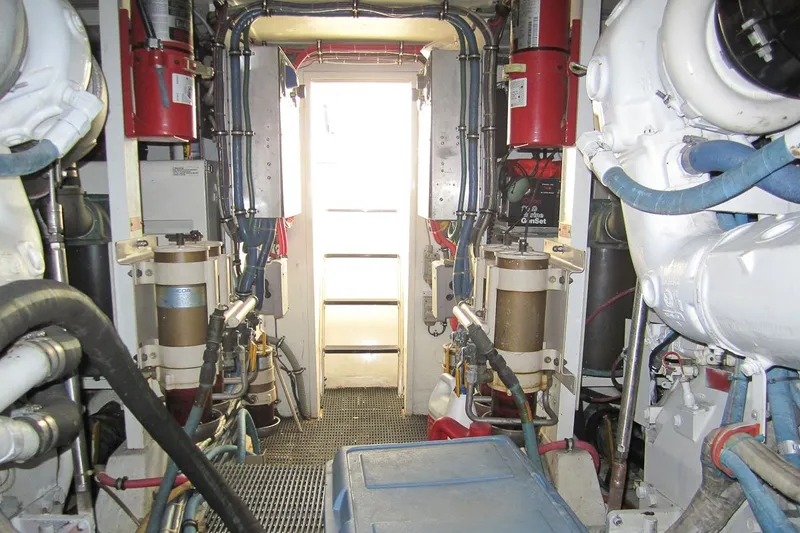 1995 Hatteras - One owner yacht Enclosed Bridge