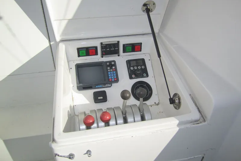 1995 Hatteras - One owner yacht Enclosed Bridge
