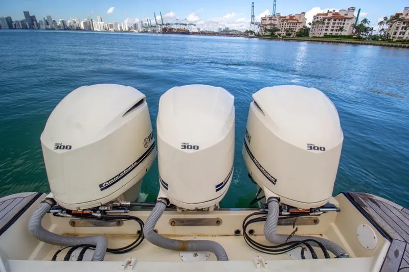 2016 Chris-Craft Launch 36
