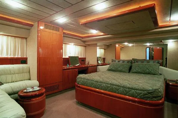 1999 Ferretti Yachts Motor Yacht