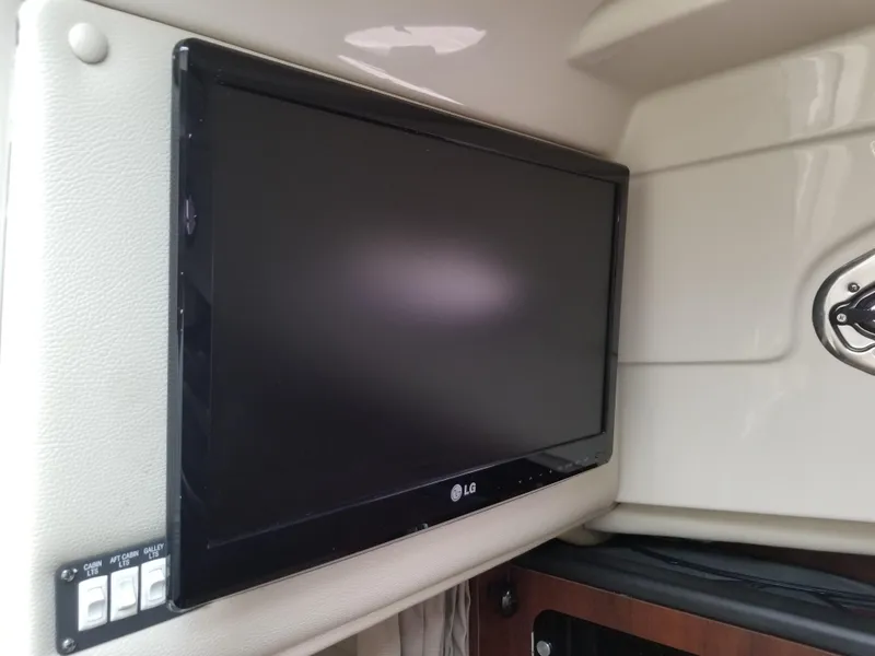 2014 Robalo 305 Walkaround