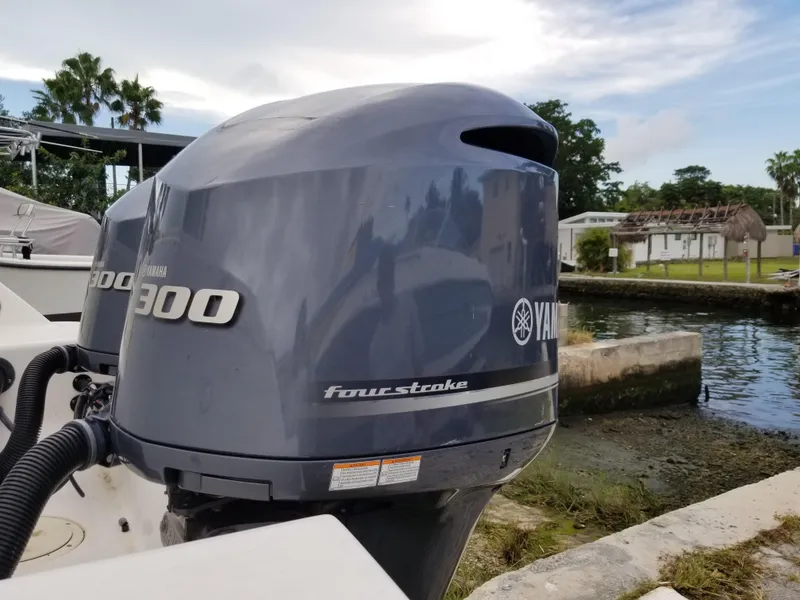 2014 Robalo 305 Walkaround