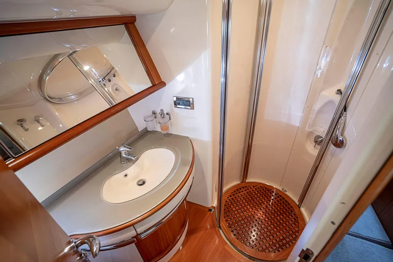 2008 Azimut 62E