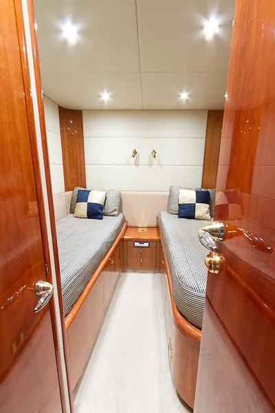 2005 Sunseeker Yacht