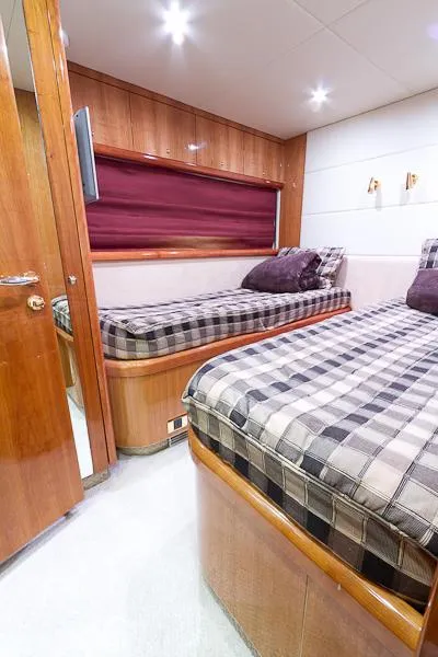 2005 Sunseeker Yacht