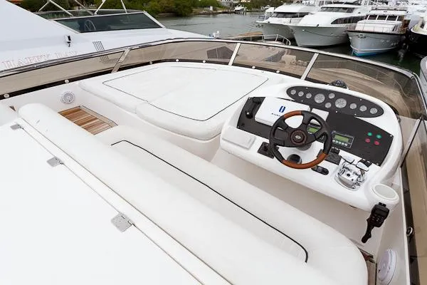 2005 Sunseeker Yacht