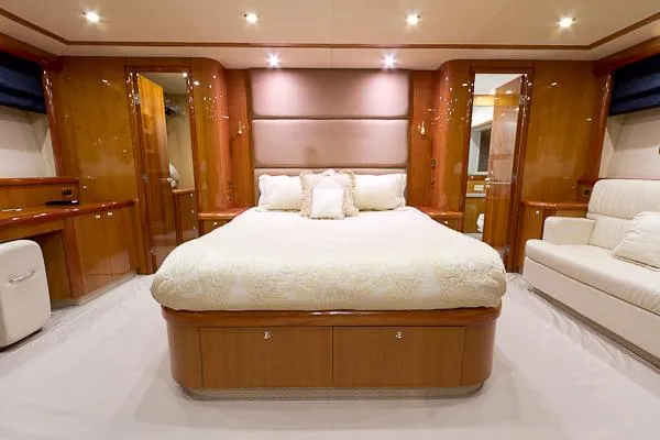 2005 Sunseeker Yacht