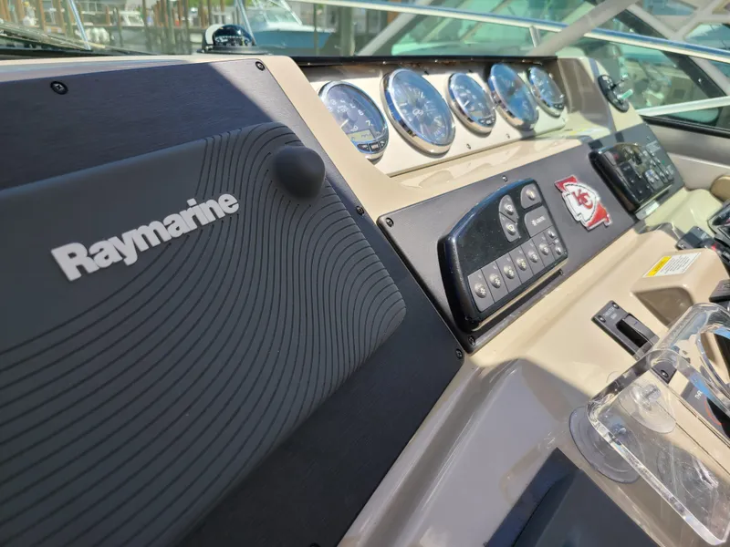 2014 Sea Ray Sundancer 370