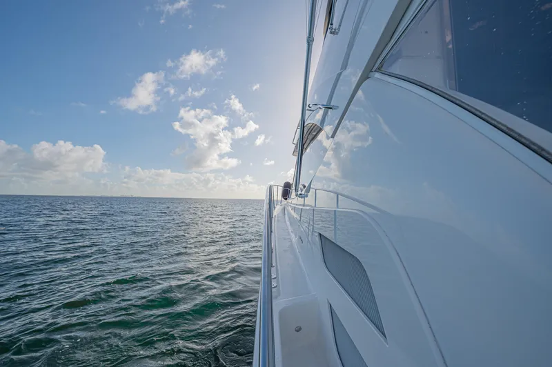 2016 Riviera 52 Enclosed Flybridge