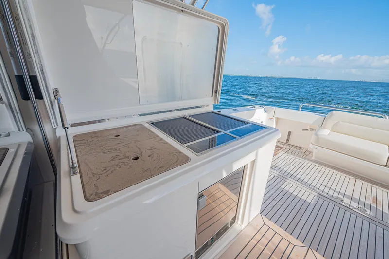 2016 Riviera 52 Enclosed Flybridge