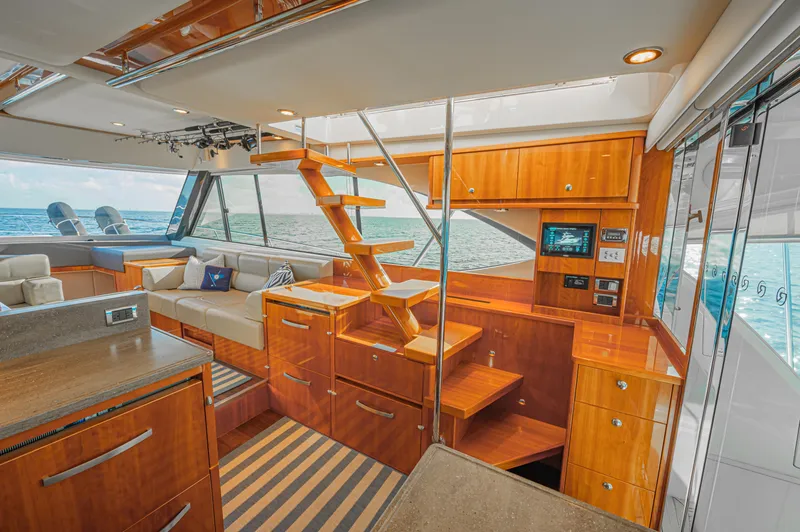2016 Riviera 52 Enclosed Flybridge