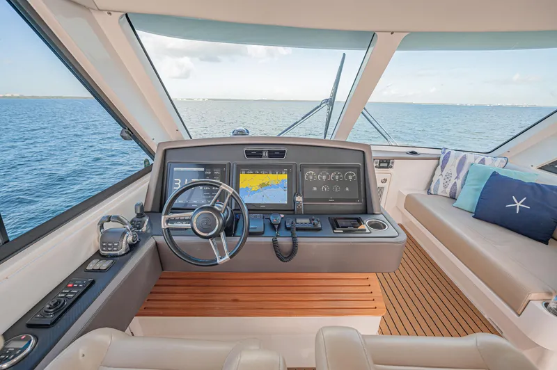 2016 Riviera 52 Enclosed Flybridge