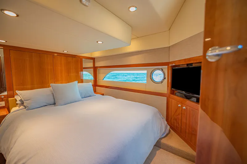 2016 Riviera 52 Enclosed Flybridge
