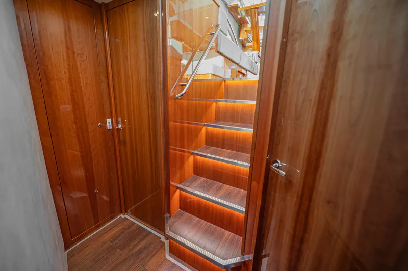 2016 Riviera 52 Enclosed Flybridge