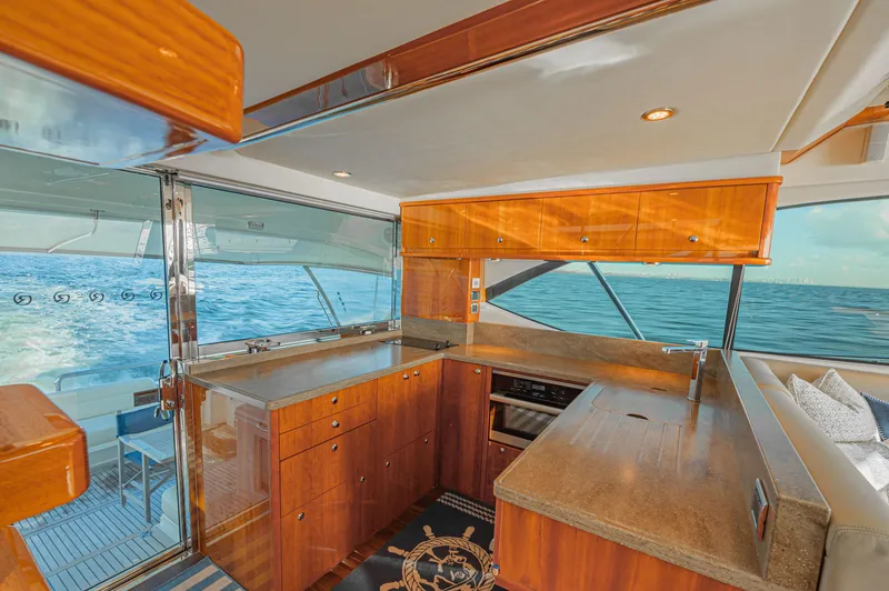 2016 Riviera 52 Enclosed Flybridge