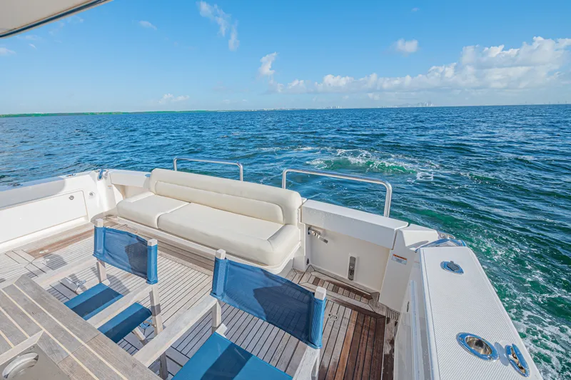 2016 Riviera 52 Enclosed Flybridge