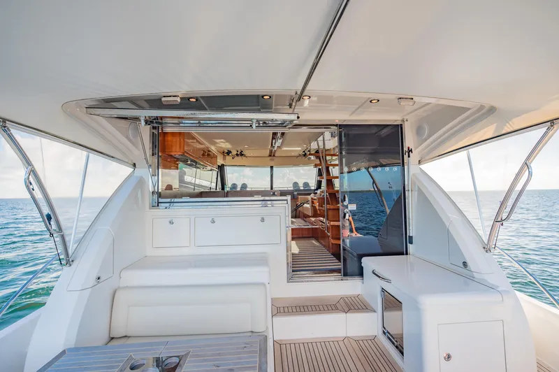 2016 Riviera 52 Enclosed Flybridge