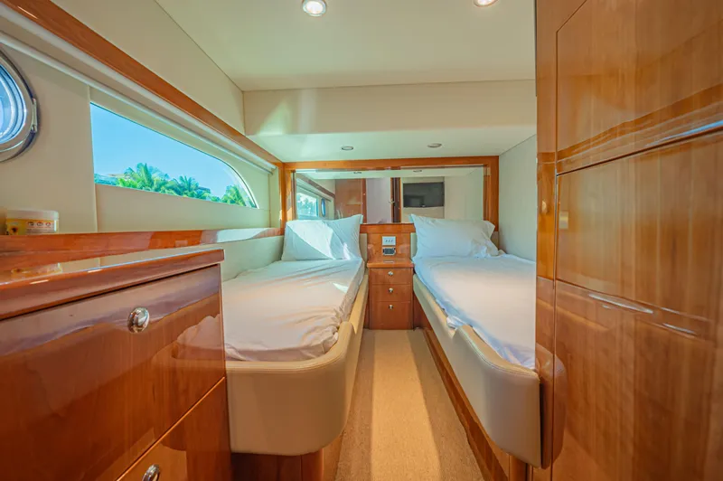 2016 Riviera 52 Enclosed Flybridge