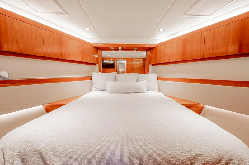2016 Riviera 52 Enclosed Flybridge